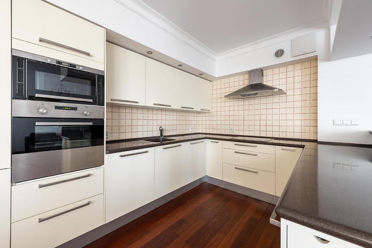 Bukowinska 12 Prywatne Mieszkanie 80M2 Z Dwiema Sypialniami I Balkonem 2X Bezplatne Miejsca Parkingowe Samodzielne Zameldowanie! Private Garage! Self Check-In System! Варшава Екстер'єр фото