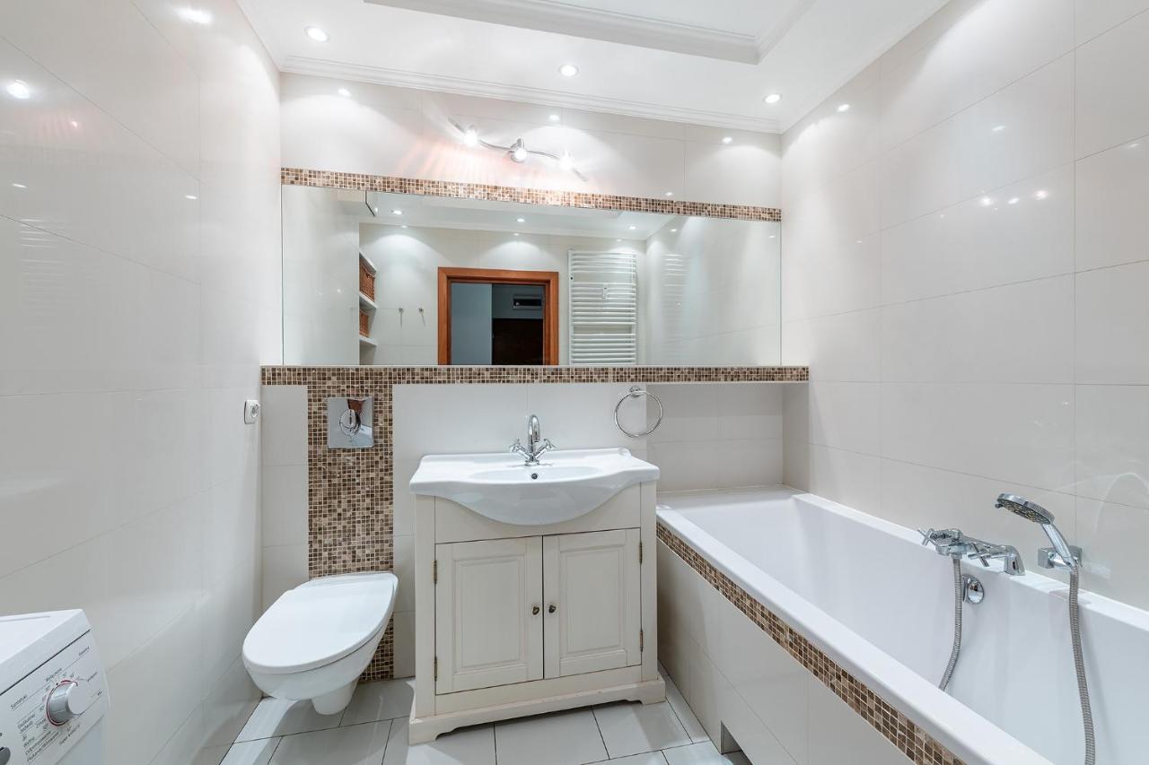 Bukowinska 12 Prywatne Mieszkanie 80M2 Z Dwiema Sypialniami I Balkonem 2X Bezplatne Miejsca Parkingowe Samodzielne Zameldowanie! Private Garage! Self Check-In System! Варшава Екстер'єр фото